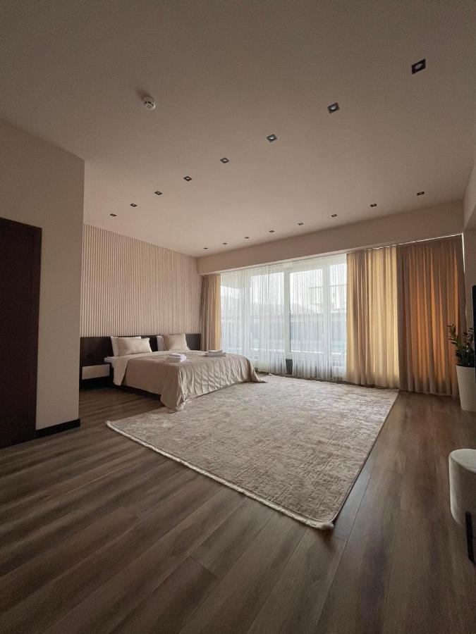 Garden Plaza Hotell Neresnytsya Eksteriør bilde