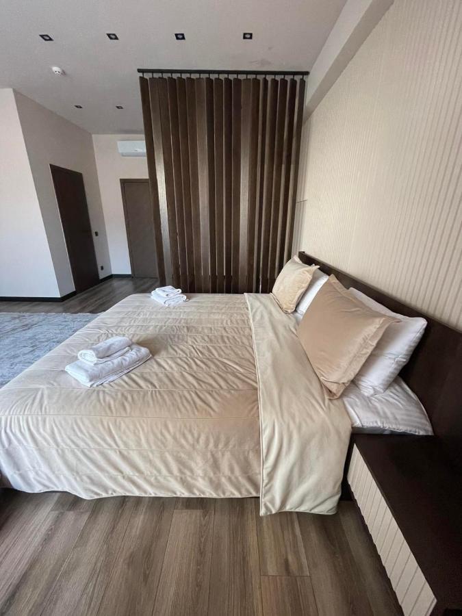 Garden Plaza Hotell Neresnytsya Eksteriør bilde
