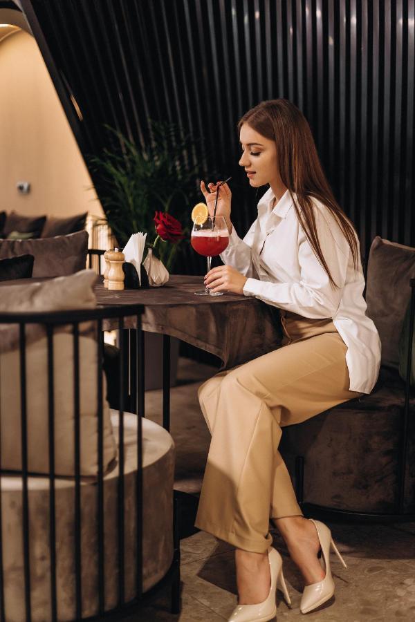 Garden Plaza Hotell Neresnytsya Eksteriør bilde